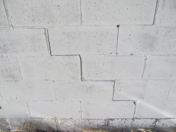 AAC blocks wall crack
